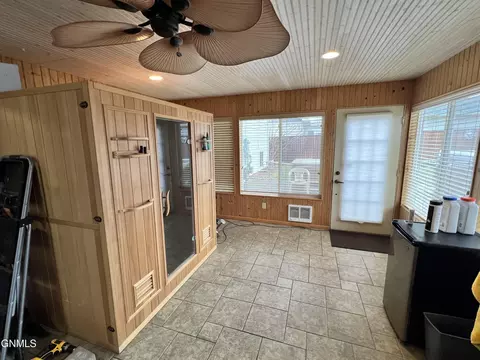 720 11th St W, Williston, ND 58801 photo 24