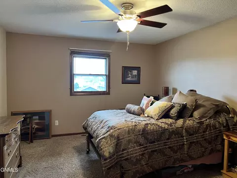 720 11th St W, Williston, ND 58801 photo 11