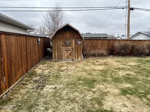 720 11th St W, Williston, ND 58801 photo 37