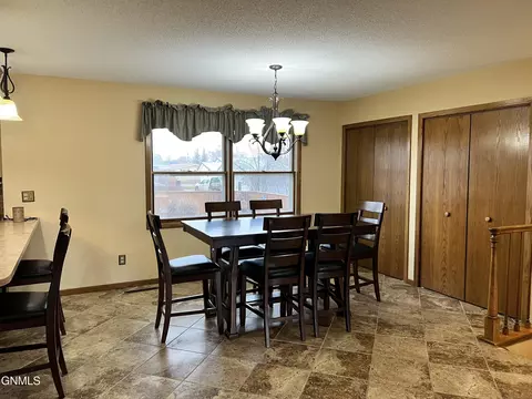 720 11th St W, Williston, ND 58801 photo 8