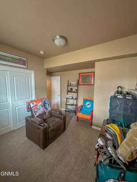 1906 Timbers St W, Williston, ND 58801 photo 37
