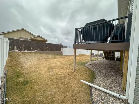 1906 Timbers St W, Williston, ND 58801 photo 15