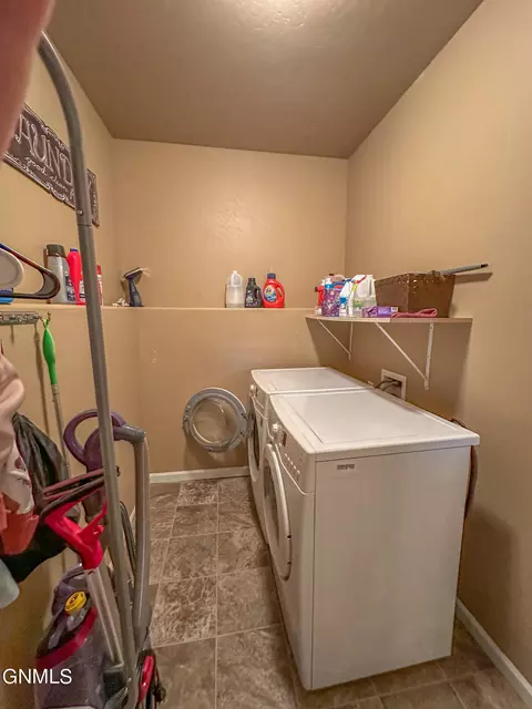 1906 Timbers St W, Williston, ND 58801 photo 42