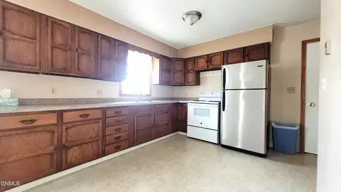 310 5th Ave NE, Lamoure, ND 58458 photo 11