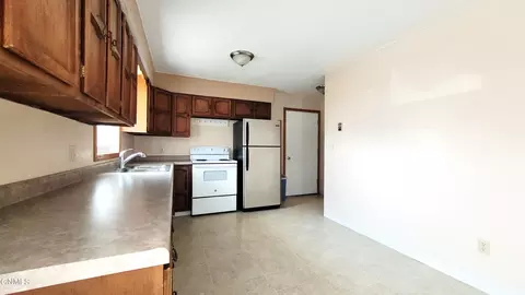 310 5th Ave NE, Lamoure, ND 58458 photo 12