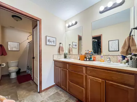 2205 13th Ave E, Williston, ND 58801 photo 17