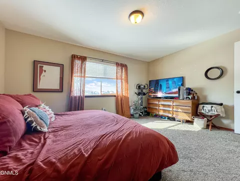 2205 13th Ave E, Williston, ND 58801 photo 15