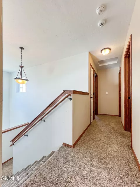 2205 13th Ave E, Williston, ND 58801 photo 12