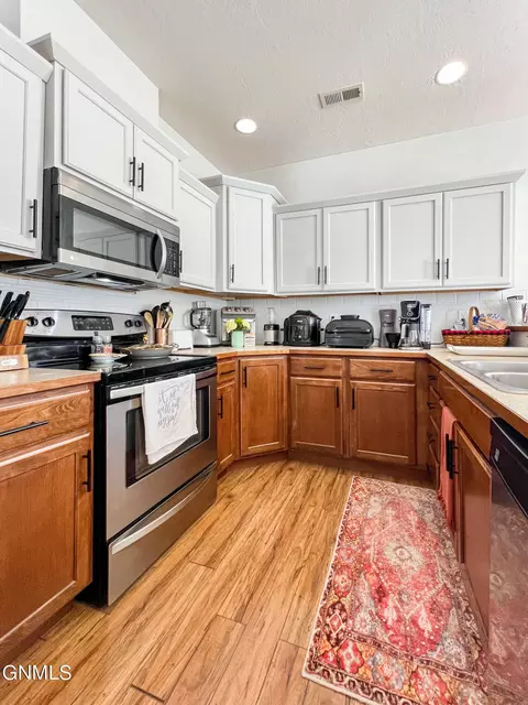 2205 13th Ave E, Williston, ND 58801 photo 10