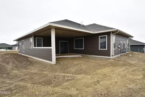 1027 Cornerstone Ln, Bismarck, ND 58503