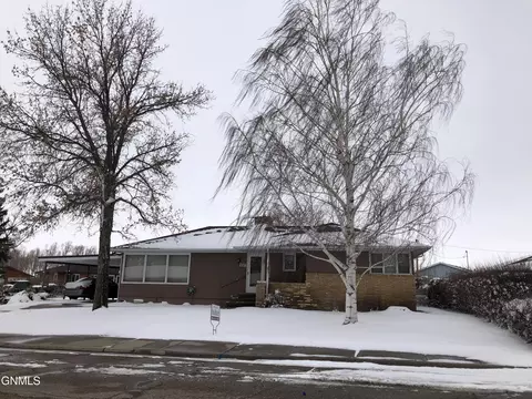 118 Robert St, Plentywood, MT 59254