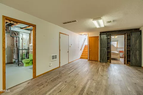 627 Craig Dr NW, Mandan, ND 58554 photo 26