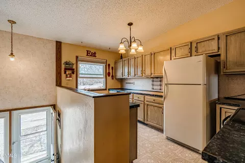 627 Craig Dr NW, Mandan, ND 58554 photo 1