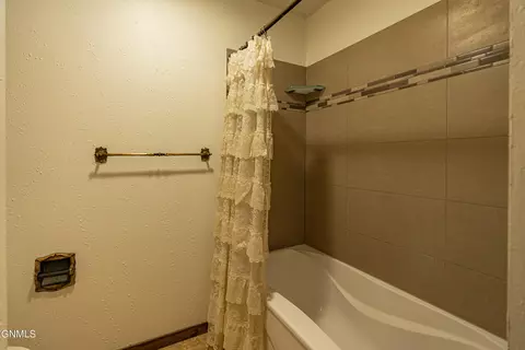 627 Craig Dr NW, Mandan, ND 58554 photo 21