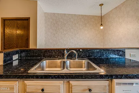 627 Craig Dr NW, Mandan, ND 58554 photo 5