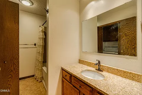 627 Craig Dr NW, Mandan, ND 58554 photo 20