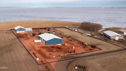 555 Beulah Bay Rd, Beulah, ND 58523