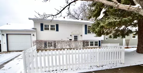 1918 Ryan Dr, Bismarck, ND 58501 photo 2