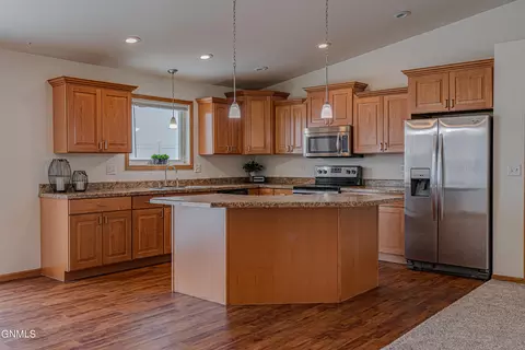 1011 33 St N, Bismarck, ND 58501