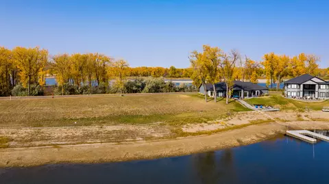 2539 Langer Ln, Bismarck, ND 58504