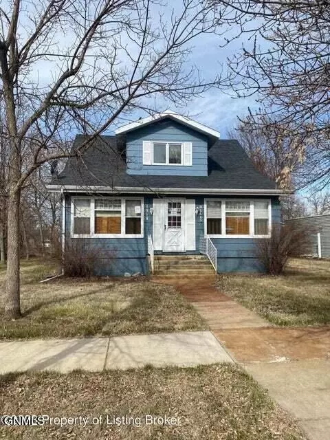 1018 1st Ave W, New England, ND 58647