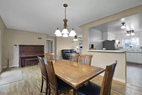 204 E Highland Dr, Williston, ND 58801 photo 8