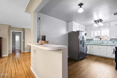 204 E Highland Dr, Williston, ND 58801 photo 9