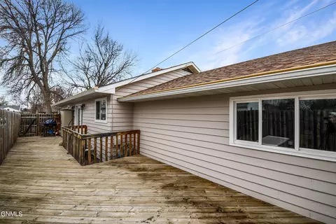204 E Highland Dr, Williston, ND 58801 photo 33