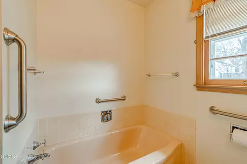 1309 Apache St, Bismarck, ND 58501 photo 15