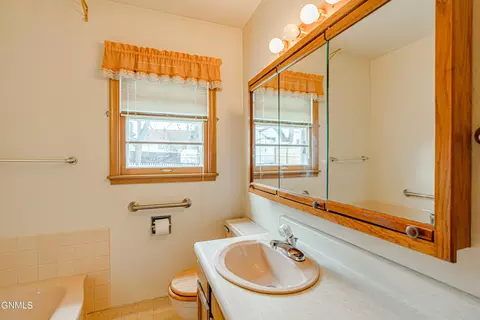 1309 Apache St, Bismarck, ND 58501 photo 14