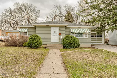1309 Apache St, Bismarck, ND 58501 photo 1