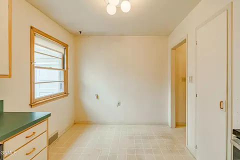 1309 Apache St, Bismarck, ND 58501 photo 3