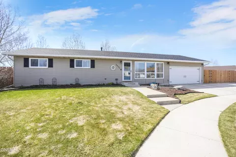 2331 17th Cir W, Williston, ND 58801 photo 1