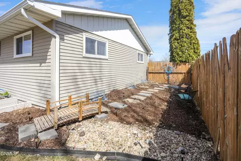 2331 17th Cir W, Williston, ND 58801 photo 36