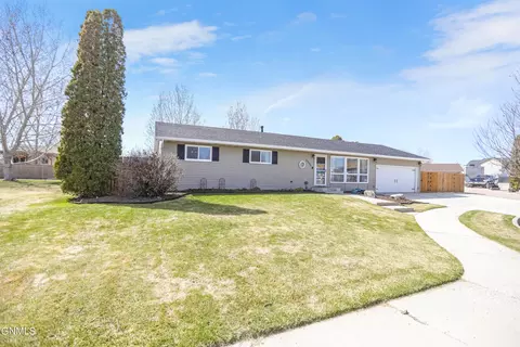 2331 17th Cir W, Williston, ND 58801 photo 2
