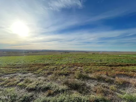 4518 Elk Ridge Dr, Bismarck, ND 58503