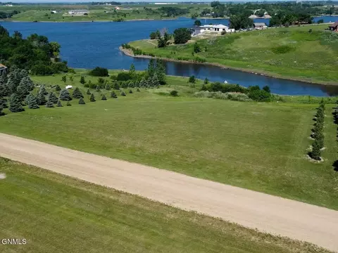 3065 E Lakeside Rd, Jamestown, ND 58401