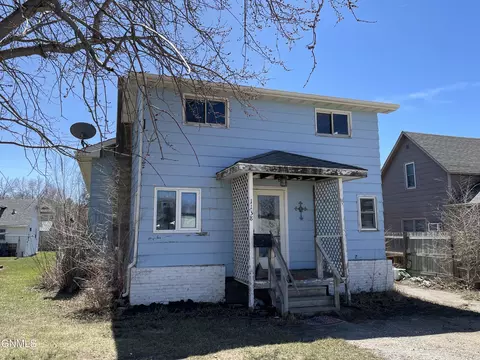 1138 Main St E, Valley City, ND 58072