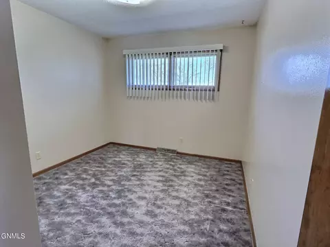 603 15th St S, Bismarck, ND 58504 photo 14