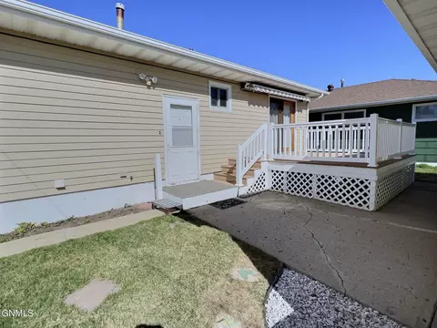 603 15th St S, Bismarck, ND 58504 photo 3