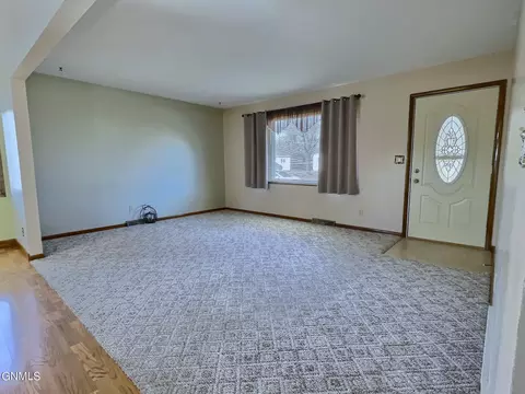 603 15th St S, Bismarck, ND 58504 photo 5