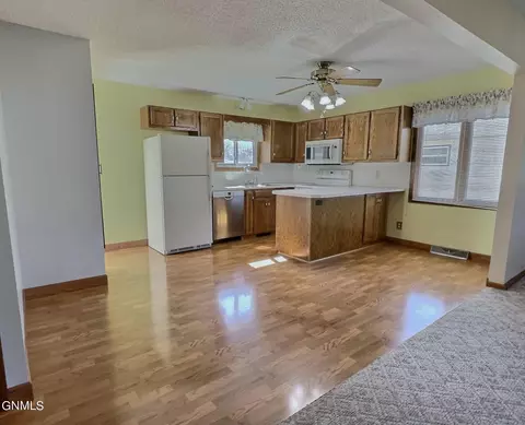 603 15th St S, Bismarck, ND 58504 photo 10