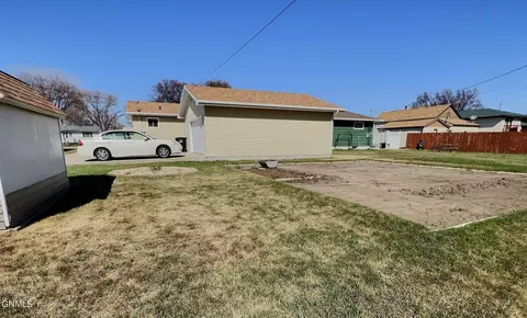 603 15th St S, Bismarck, ND 58504 photo 24