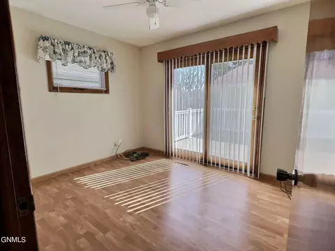 603 15th St S, Bismarck, ND 58504 photo 12