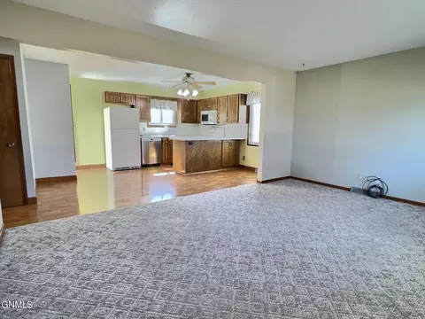 603 15th St S, Bismarck, ND 58504 photo 7
