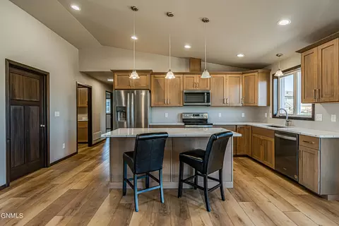 4824 E Calgary Ave, Bismarck, ND 58503 photo 11