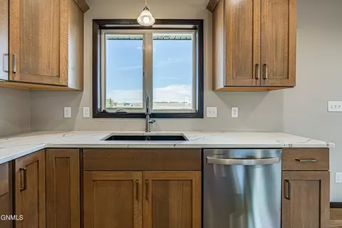 4824 E Calgary Ave, Bismarck, ND 58503 photo 21