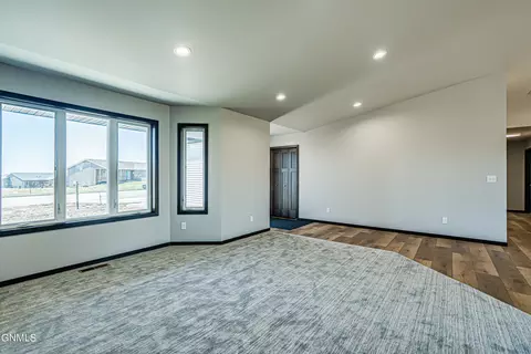 4824 E Calgary Ave, Bismarck, ND 58503 photo 7