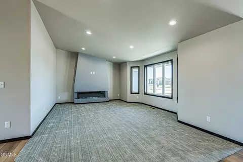 4824 E Calgary Ave, Bismarck, ND 58503 photo 4