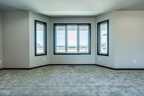 4824 E Calgary Ave, Bismarck, ND 58503 photo 6
